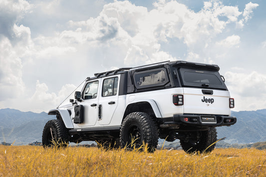 white jeep Gladiator with Teng Qian functional Canopy